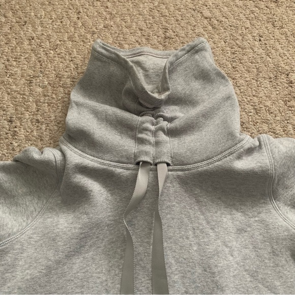 Size 4 Lulu sweater - Picture 4 of 5